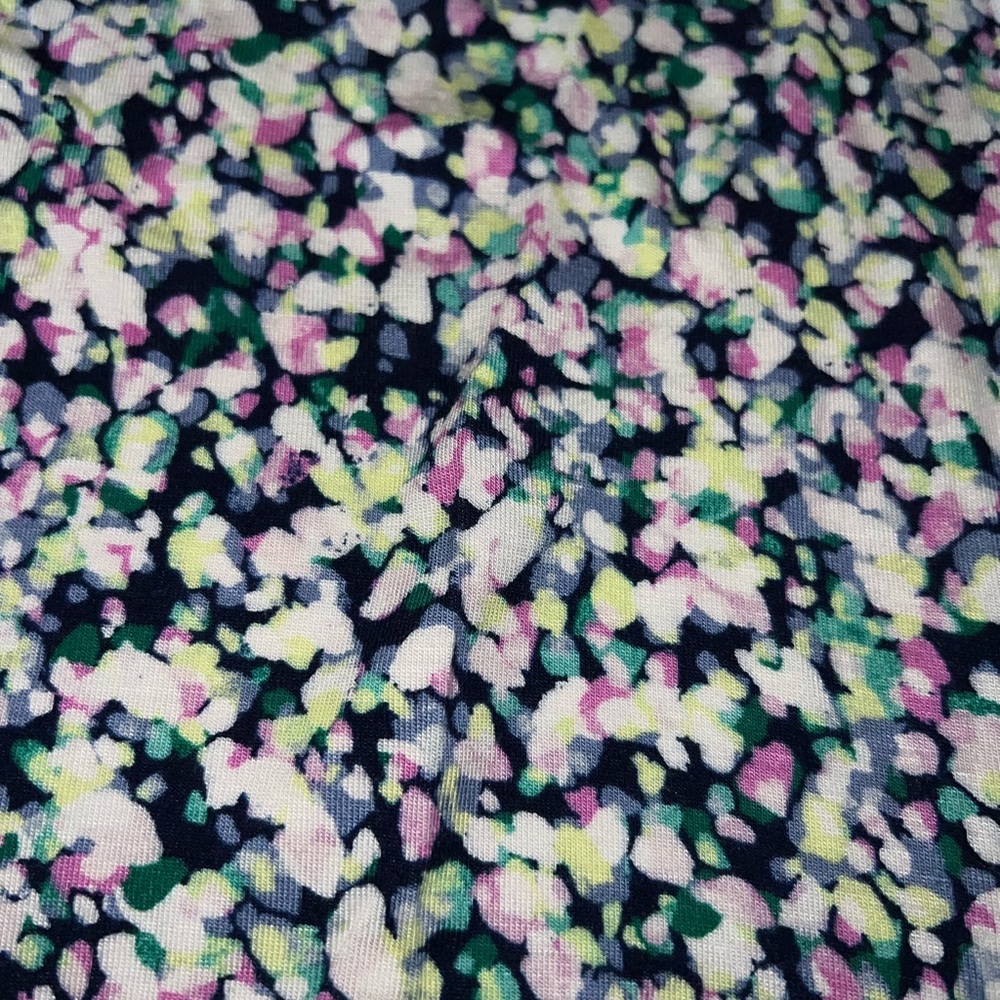 floral v-neck top - Picture 2 of 4
